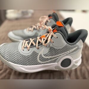 Men’s sz 9.5 Nike Renew Zoom Gray Sneakers with Orange Highlights